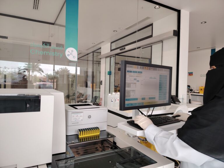 مختبرات إميون